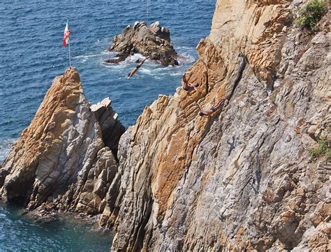 bkomeara-travelblog: Acapulco Cliff divers