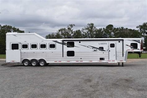 2021 Lakota Bighorn 5 Horse Trailer with Living Quarters :: Dixie Horse & Mule Co