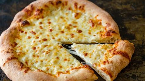 Garlic Parmesan Pizza Sauce Recipe - Get a Perfect Creamy Crust