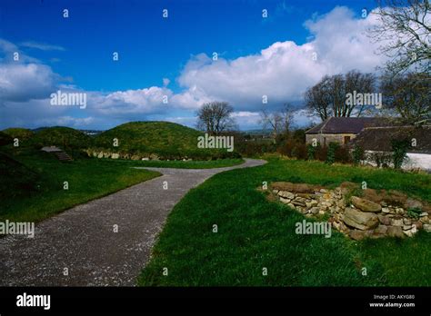 Knowth County Meath Ireland Prehistoric Burial Mound Stock Photo - Alamy