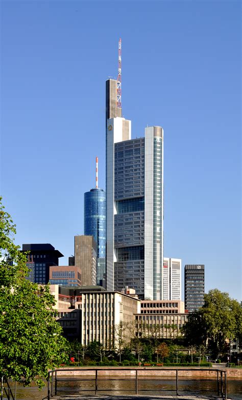 File:Frankfurt Commerzbank vom Schaumainkai.jpg - Wikimedia Commons