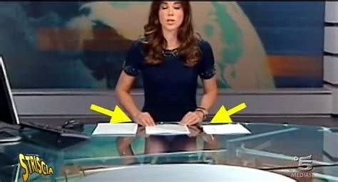 Costanza Calabrese di nuovo alla conduzione del tg5 dopo che le si sono ...