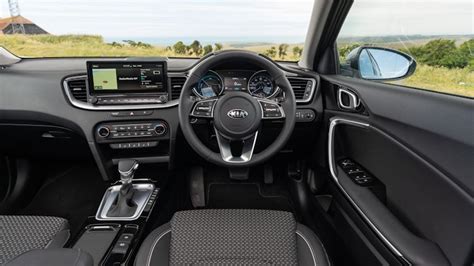 Kia XCeed Hybrid Interior & Infotainment | carwow