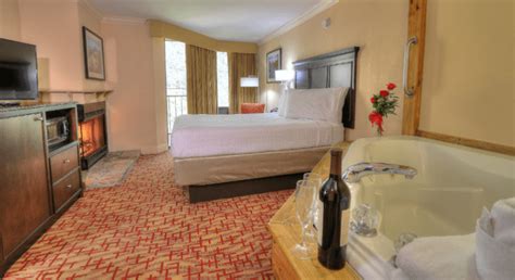 11 Romantic Gatlinburg Hotels with Jacuzzi in Room & Fireplace