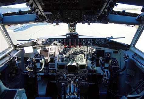 Jet Airlines: Boeing 717 cockpit