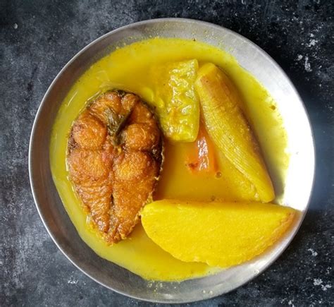 Rui Macher Jhol Recipe | A Simple, Not Spicy, Flavorful Rohu Fish Curry