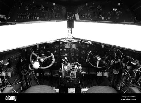 Cockpit of legendary old airliner Douglas DC-3 Dakota Stock Photo - Alamy