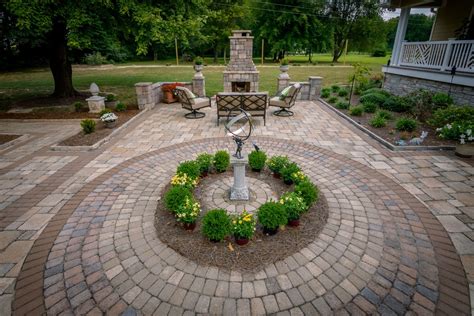 Paver Circle kit allows you to add interest and curves to your patio.