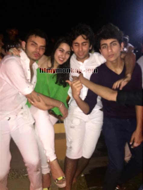 Sara Ali Khan getting COSY with BOYFRIEND Veer Pahariya, BROTHER ...