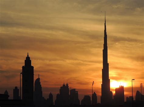 Evening View of Burj Khalifa | Dubai real estate, Burj khalifa, Desert ...