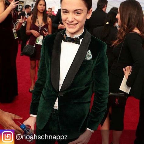 Noah Schnapp at SAG Awards 2018 | Celebridades adolescentes, Novios, Celebridades