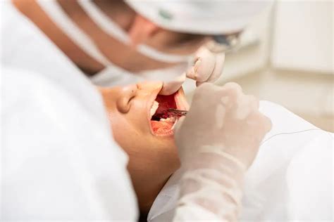 Wisdom Tooth Infection: Key Signs, Symptoms & Treatments