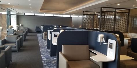 IAD Polaris Lounge Review - Washington Dulles - Points with a Crew