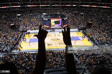 Lakers Fans Staples Center Photos and Premium High Res Pictures - Getty ...