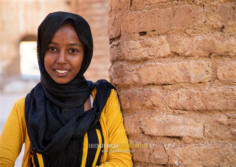 ERIC LAFFORGUE PHOTOGRAPHY - Smiling sudanese girl in Khatmiyah mosque, Kassala State, Kassala ...