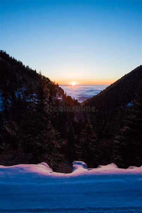 Colorado Sunrise in a Valley Stock Photo - Image of sunrise, beautiful: 141435796