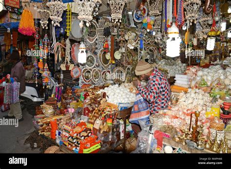 People at the haridwar Market in uttarakhand India Stock Photo - Alamy