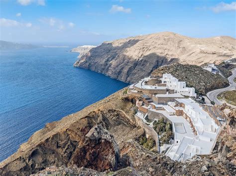 Fira to Oia Hike: Exploring Santorini - MIKE & LAURA TRAVEL