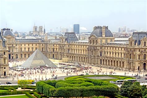 Le Louvre en haut de la grande roue à Paris | Grande roue, Louvre, Les plus belles villes