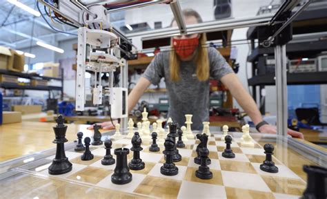 This autonomous chess-playing robot will beat its human opponents ...