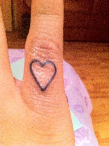 Miley Cyrus Heart Tattoo on her Finger - Meaning and Story Behind It