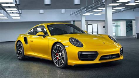 The new Saffron Yellow Metallic paint on the 911 Turbo : Porsche