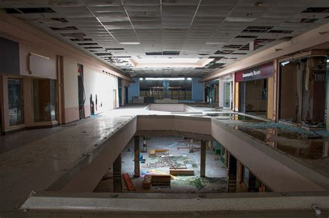 Eerie photos of abandoned malls and retail stores around the world ...