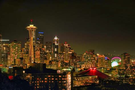 16 Fun Things to Do in Seattle at Night (2024)