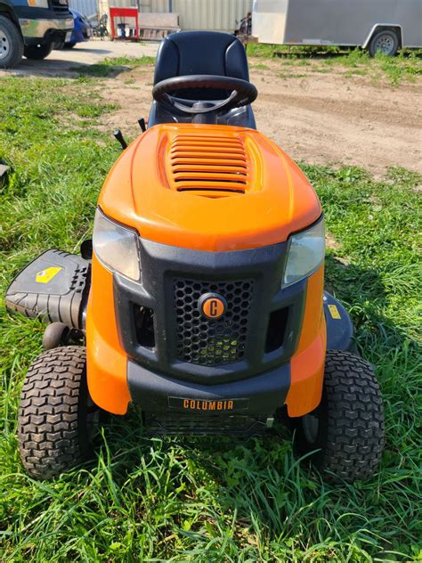 COLUMBIA CLT 46 CVT RIDING LAWN MOWER - Kidd Family Auctions