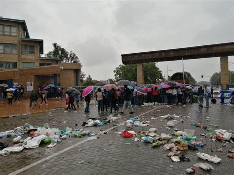 Watch: CUT students 'shut down' campus - Bloemfontein Courant