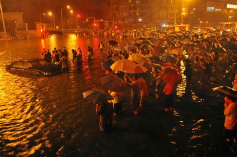 Heavy rains, flooding plague Beijing