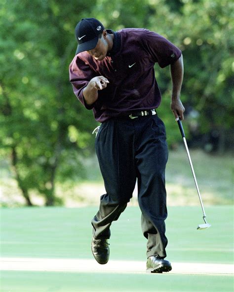 tiger-woods-2000-pga-championship-finger-point - Golf Digest Middle East