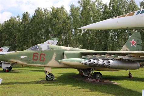 Su-25. A Soviet attack aircraft from 1975 * All PYRENEES · France, Spain, Andorra