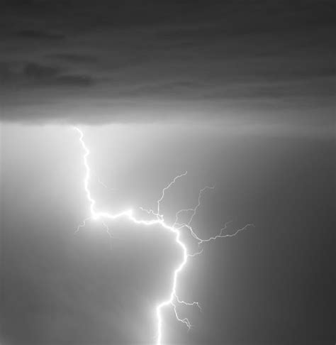 LIGHTNING PHOTOGRAPHYS: lightning photography black and white Post 2