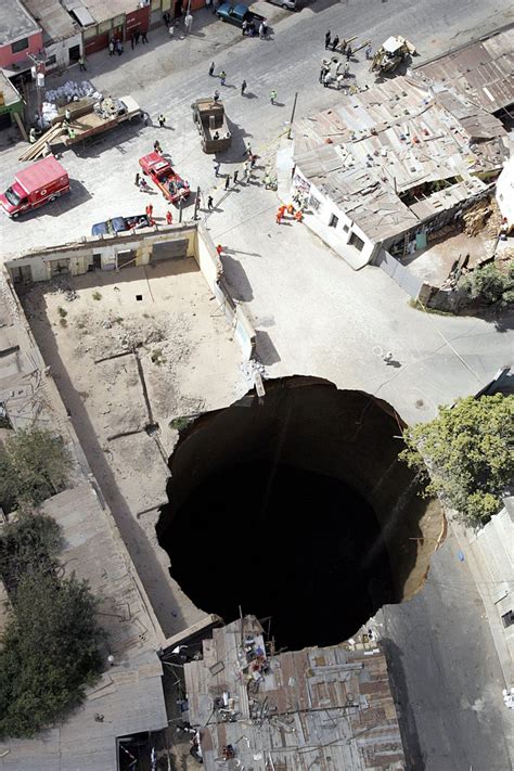 The Most Terrifying Sinkhole Pictures You've Ever Seen | Natural ...