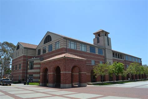 USC Photographs: Explore Campus in this Photo Tour