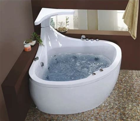 Corner Jacuzzi Bath Tub at Rs 47000 | जकूज़ी बाथटब in Ludhiana | ID: 13004112373