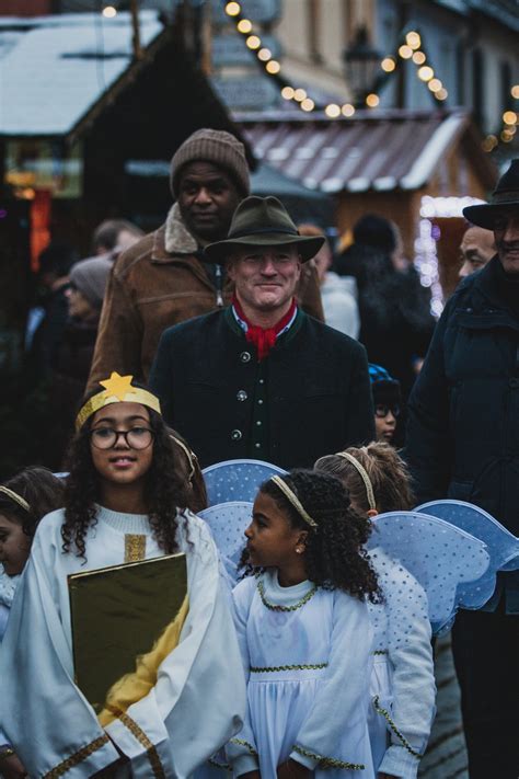 DVIDS - Images - Grafenwoehr Community Holds Christmas Market [Image 4 of 16]