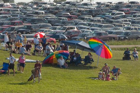 Bailey's Buddy: Indianola Balloon Classic Mass Ascension - Photos by Bob Kelly