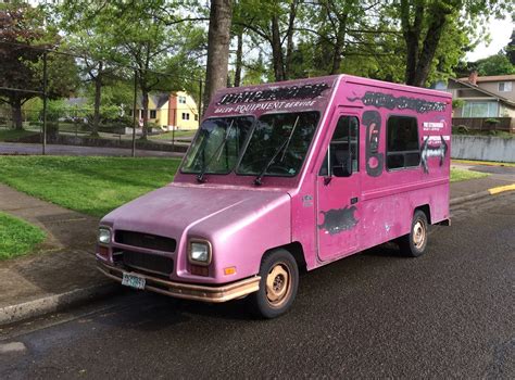 CC Capsule: 1993 Utilimaster UMC Aeromate Step Van – The Aardvark of Vans