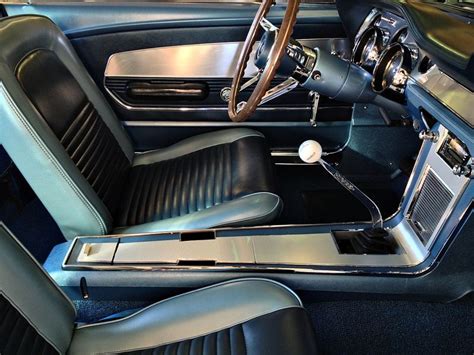 the interior of an old car is clean and ready to be used