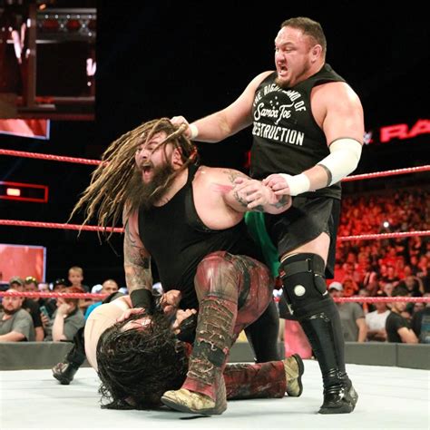 Raw 5/22/17: Roman Reigns vs. Bray Wyatt Bray Wyatt, Roman Reigns, Joes ...