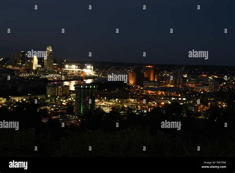 Cincinnati skyline at night Stock Photo - Alamy