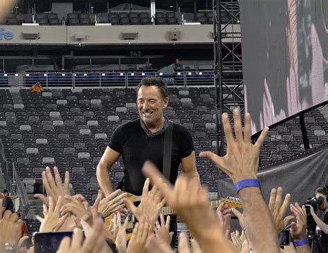 Springsteen does it again: Plays longest U.S. show ever at MetLife Stadium