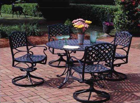 How To Restore Cast Aluminum Patio Furniture In 2 Methods