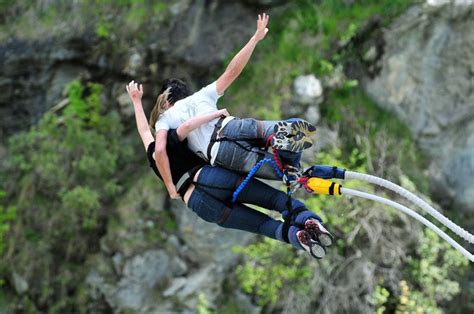 How to try bungy jumping in Queenstown