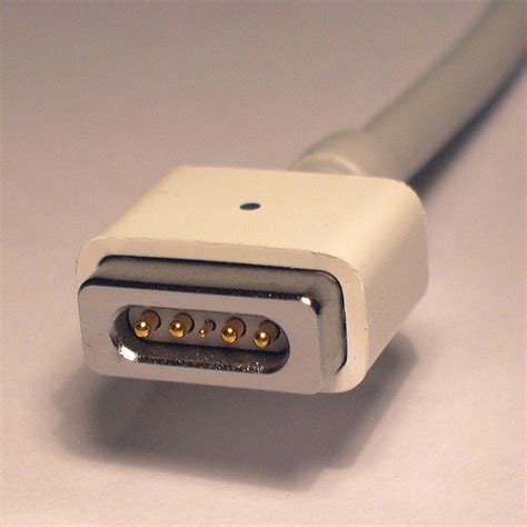 DC auto/airline MagSafe power supply