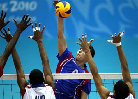 How to Spike a Volleyball with Power (6-Step Guide) – Volleyball Expert