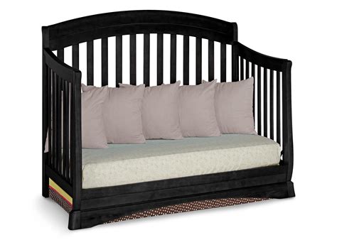 Solutions Curved 4-in-1 Crib - Delta Children