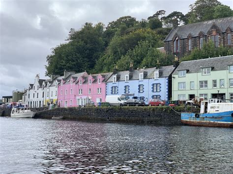 Portree Harbour – Trekvagabond